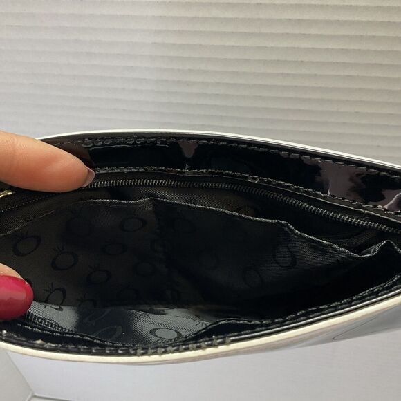 PANDORA‎ Embossed Patent Black & White Clutch Wallet Wristlet Cosmetic Zip Purse - Picture 5 of 7